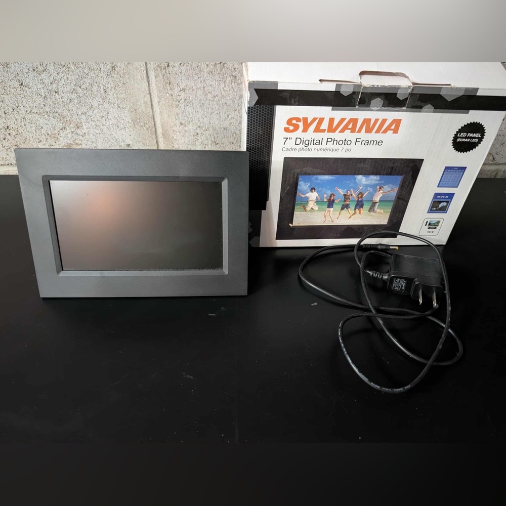 Sylvania Black Digital Photo Frame